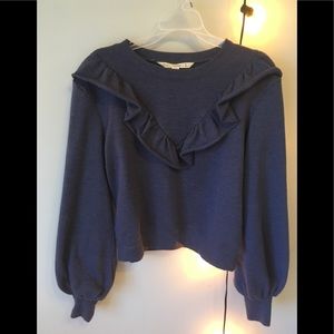 Rough ruffle sweatshirt with bell shaped sleeves